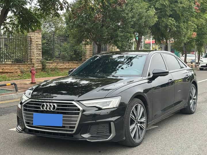 Фото 1 - Audi A6L