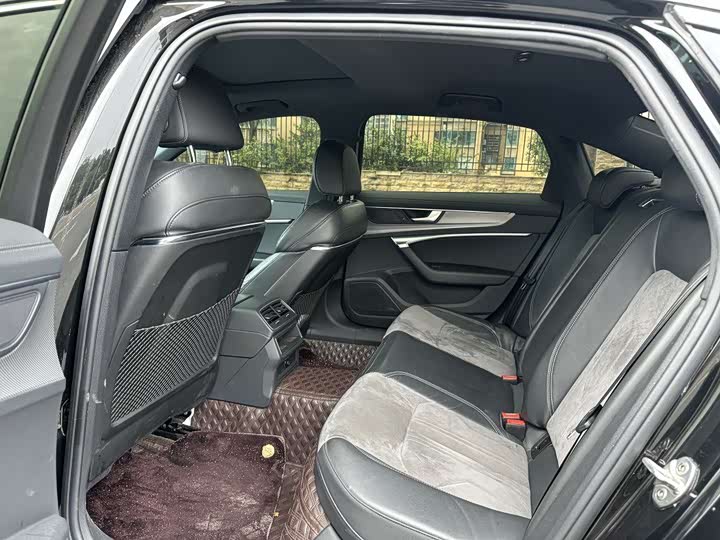 Фото 4 - Audi A6L