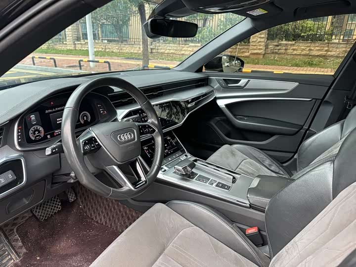 Фото 5 - Audi A6L