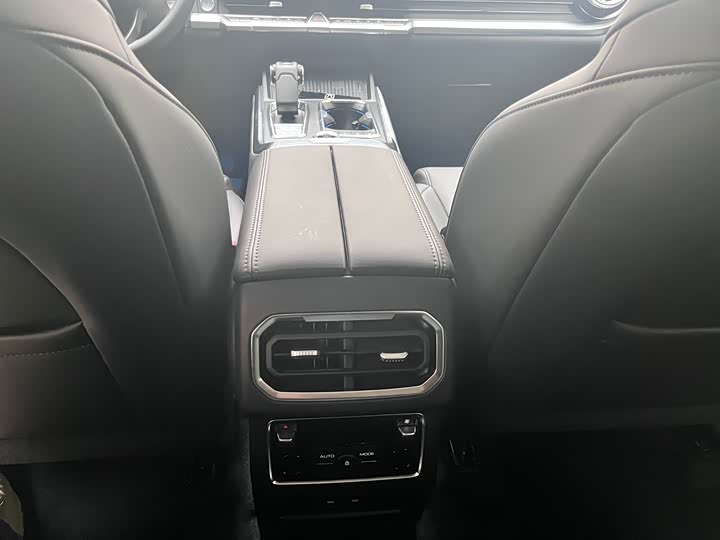 Фото 9 - Tank 400 Hybrid