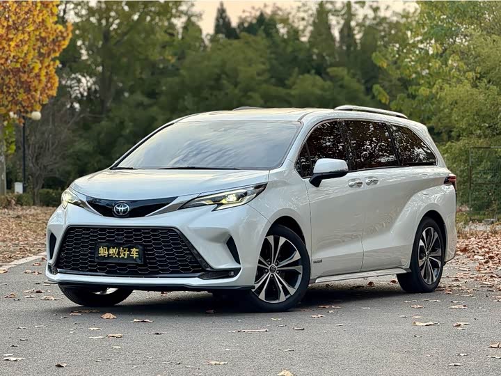 Фото 1 - Toyota Granvia