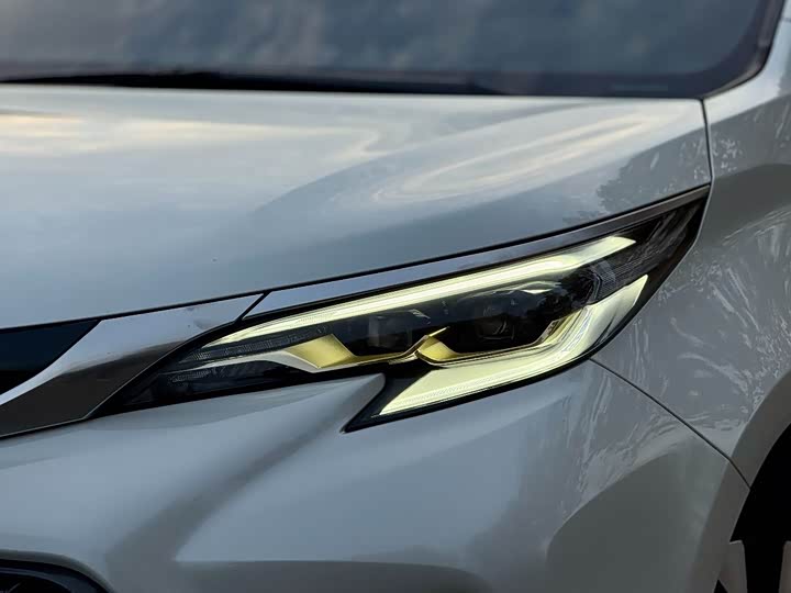 Фото 11 - Toyota Granvia