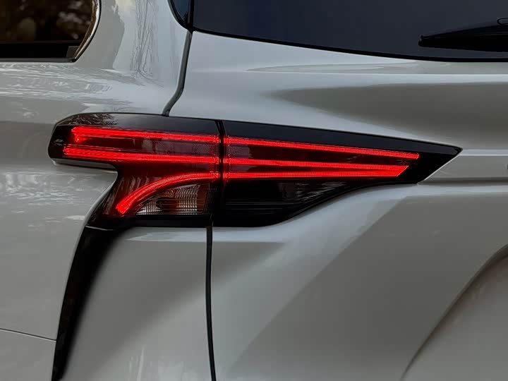 Фото 14 - Toyota Granvia