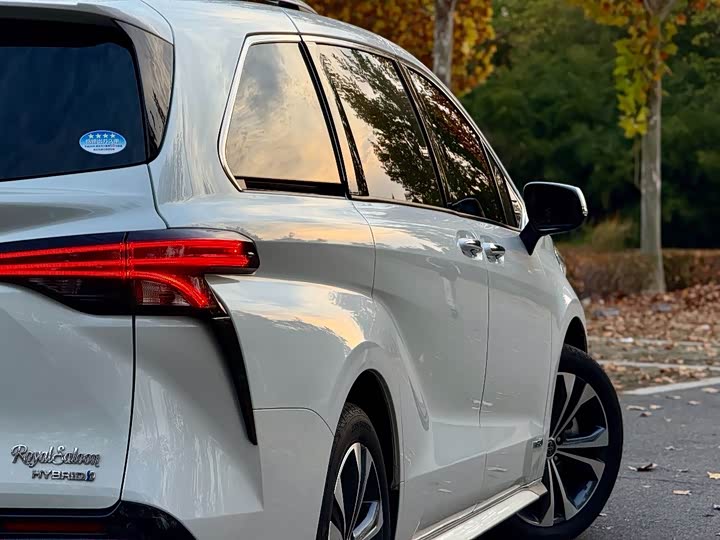 Фото 15 - Toyota Granvia