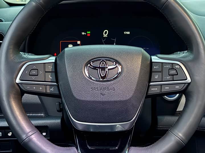 Фото 21 - Toyota Granvia
