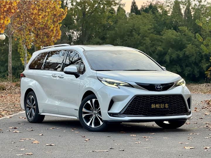 Фото 3 - Toyota Granvia