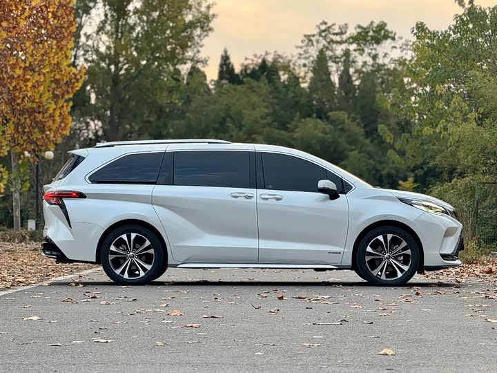 Фото 4 - Toyota Granvia