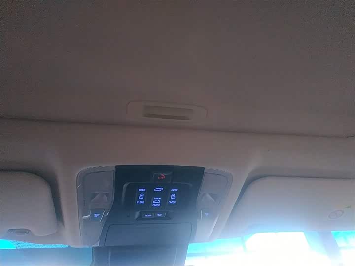 Фото 18 - Toyota Alphard