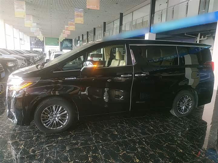 Фото 5 - Toyota Alphard