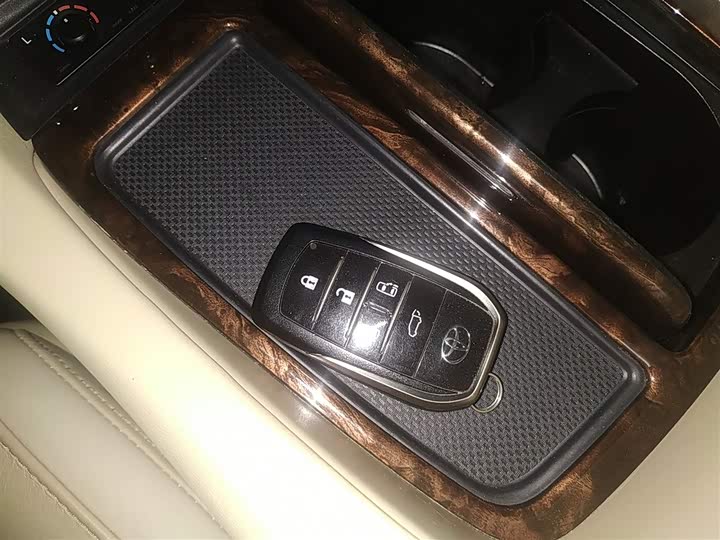 Фото 9 - Toyota Alphard