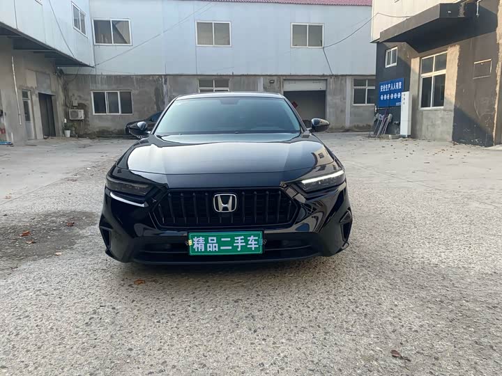 Фото 2 - Honda Inspire