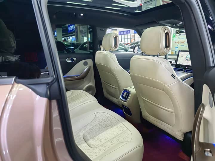 Фото 9 - Smart #1