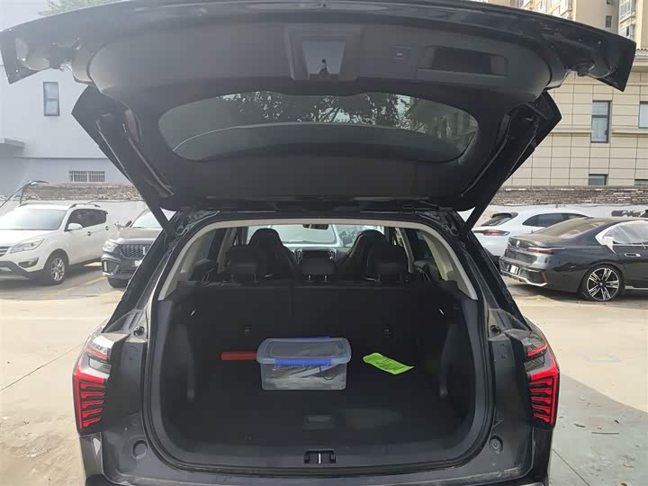 Фото 19 - Hongqi HS3 Hybrid