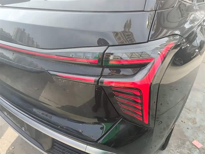 Фото 8 - Hongqi HS3 Hybrid