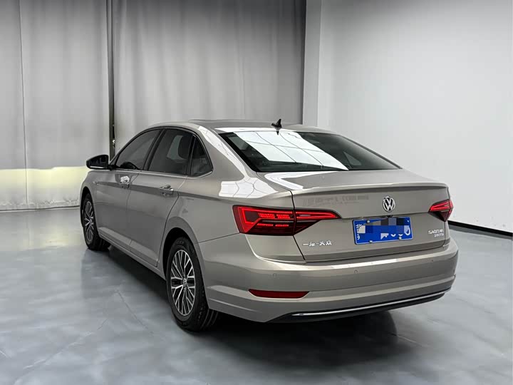 Фото 13 - Volkswagen Sagitar L