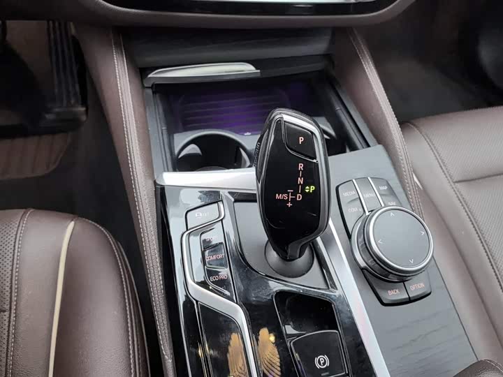 Фото 13 - BMW 5 Series