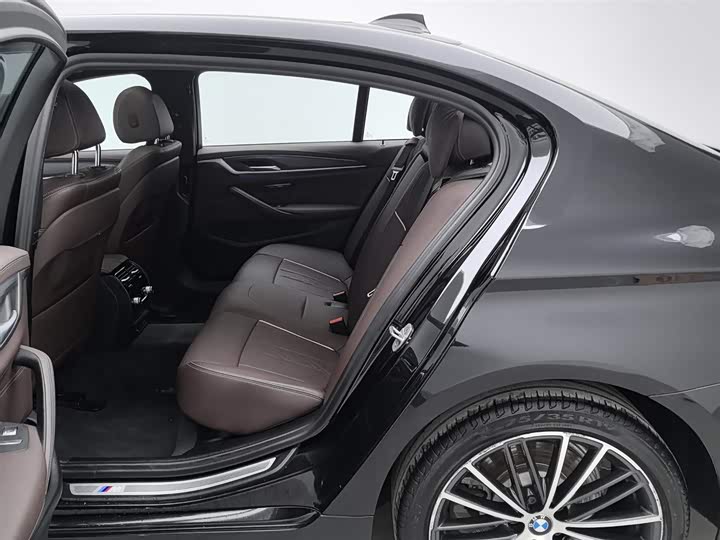 Фото 15 - BMW 5 Series