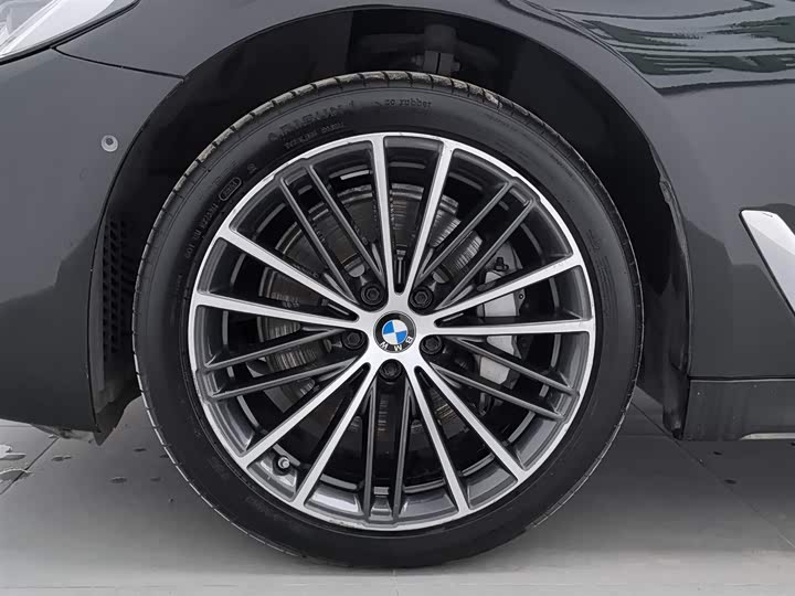 Фото 17 - BMW 5 Series