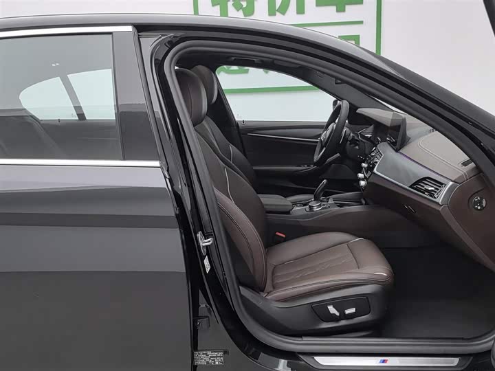 Фото 23 - BMW 5 Series