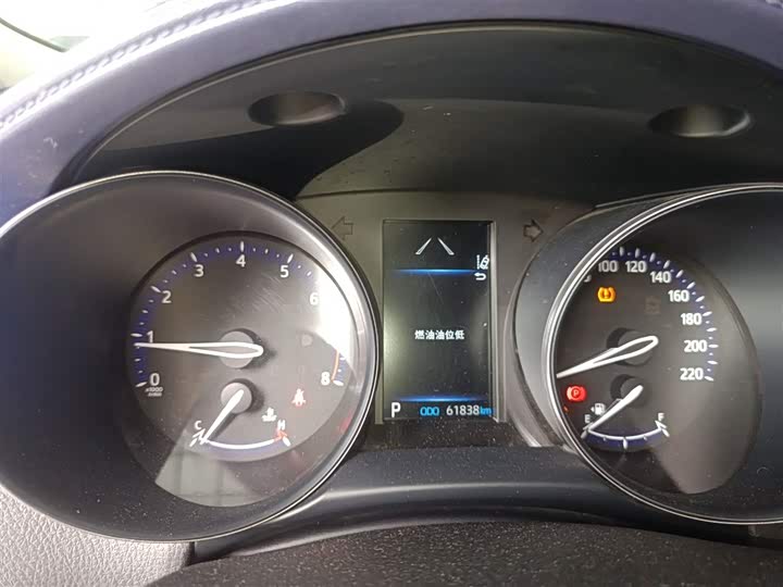 Фото 12 - Toyota C-HR