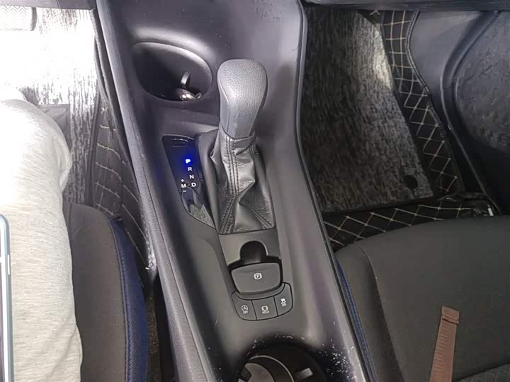 Фото 14 - Toyota C-HR