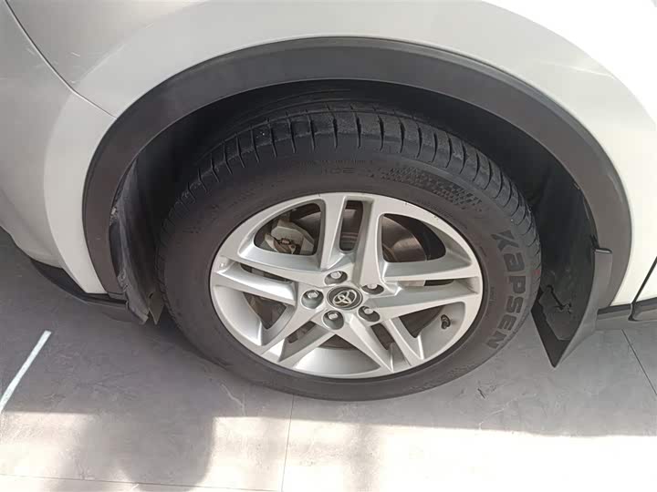 Фото 23 - Toyota C-HR