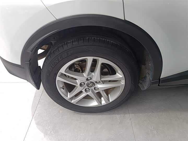 Фото 26 - Toyota C-HR