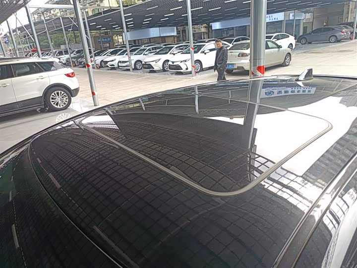 Фото 27 - Toyota C-HR