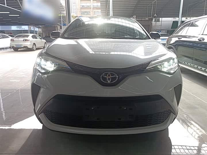 Фото 3 - Toyota C-HR