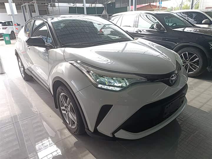 Фото 4 - Toyota C-HR