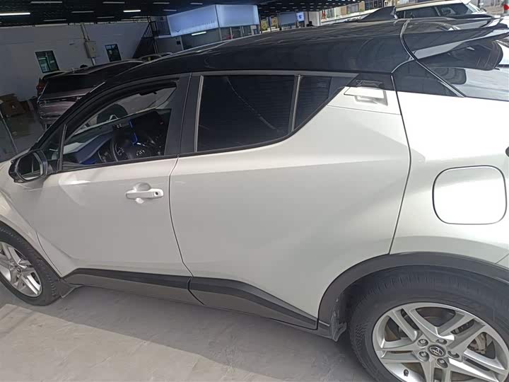 Фото 5 - Toyota C-HR