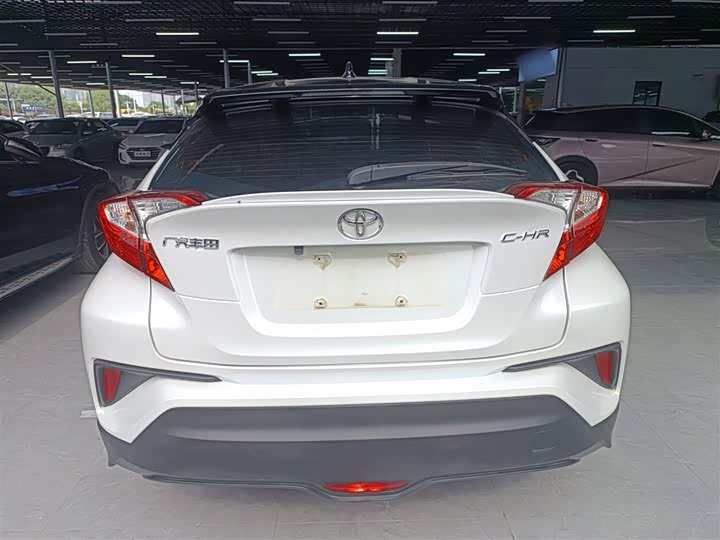 Фото 6 - Toyota C-HR