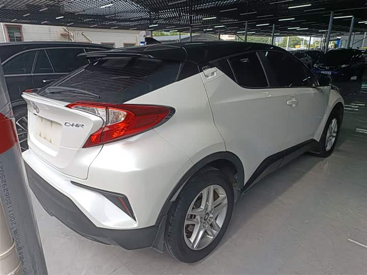 Фото 7 - Toyota C-HR
