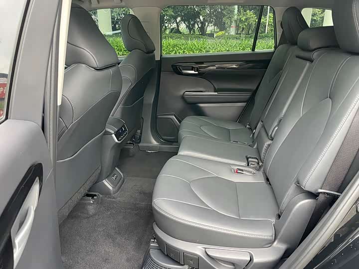 Фото 12 - Toyota Highlander