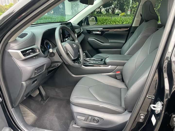 Фото 4 - Toyota Highlander