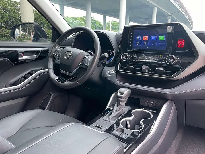 Фото 7 - Toyota Highlander