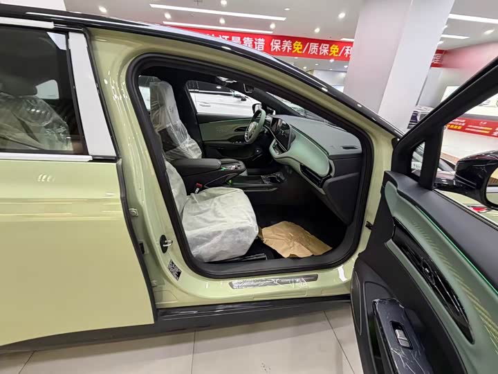 Фото 12 - Hongqi EH7