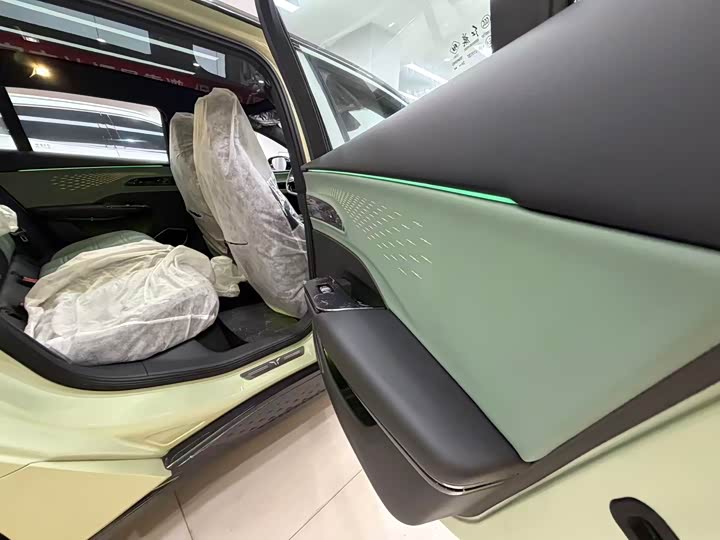 Фото 13 - Hongqi EH7