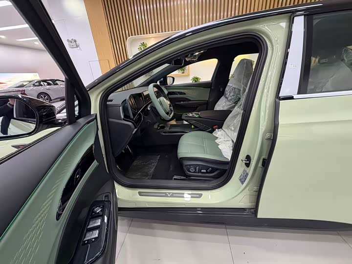 Фото 15 - Hongqi EH7