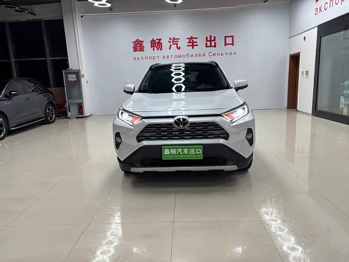 Фото 1 - Toyota RAV4