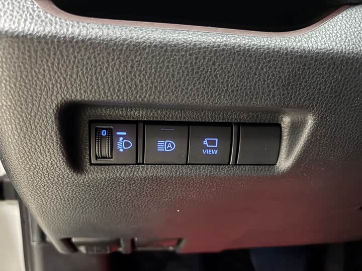 Фото 10 - Toyota RAV4