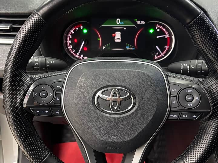 Фото 11 - Toyota RAV4