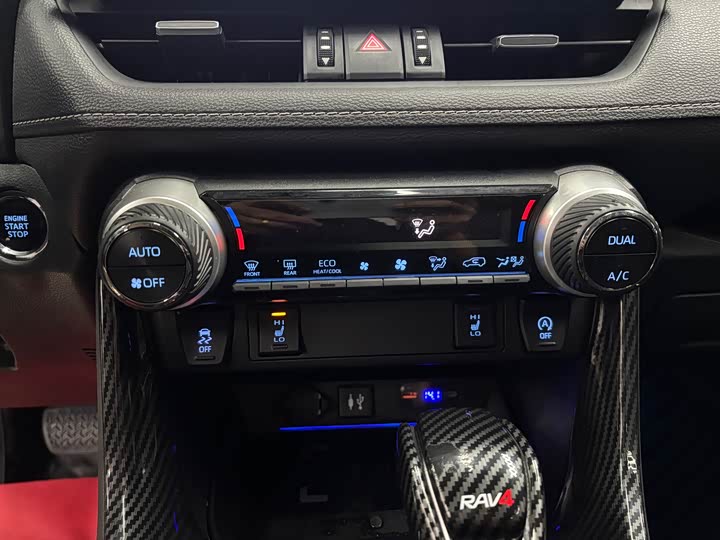 Фото 14 - Toyota RAV4