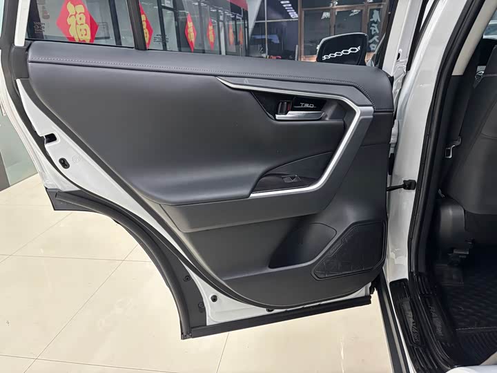 Фото 16 - Toyota RAV4