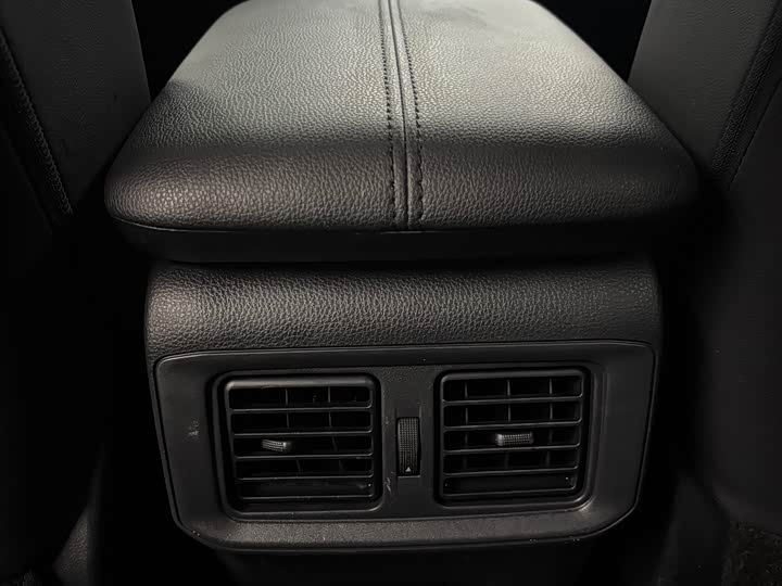 Фото 18 - Toyota RAV4