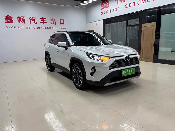 Фото 3 - Toyota RAV4