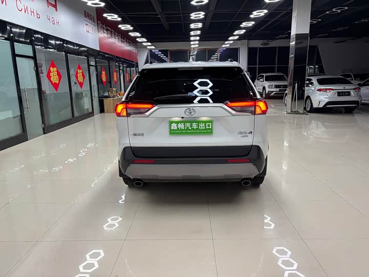 Фото 6 - Toyota RAV4