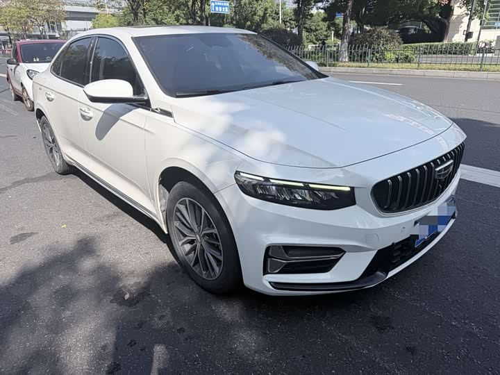 Фото 3 - Geely Preface