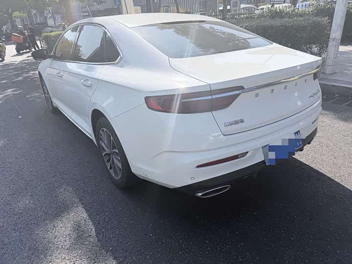 Фото 4 - Geely Preface