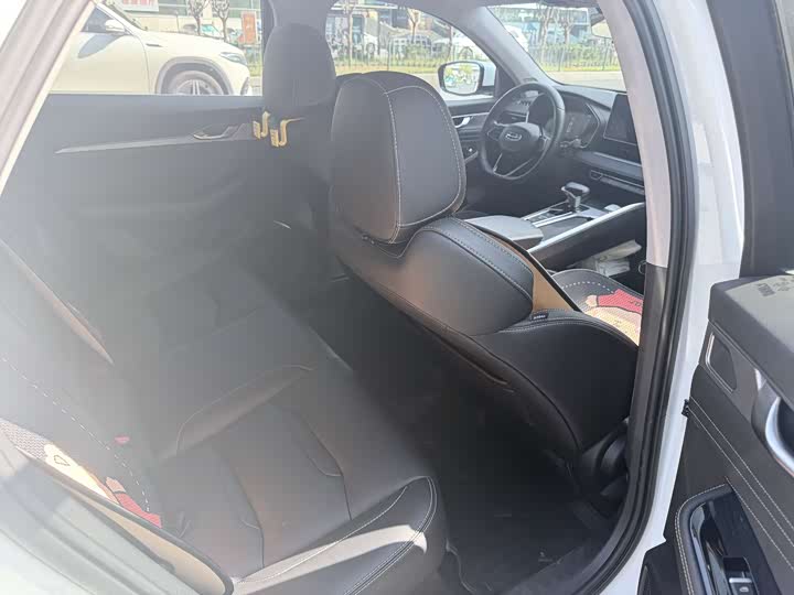 Фото 8 - Geely Preface